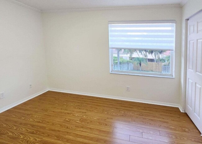 Building Photo - 6125 NW 40th St