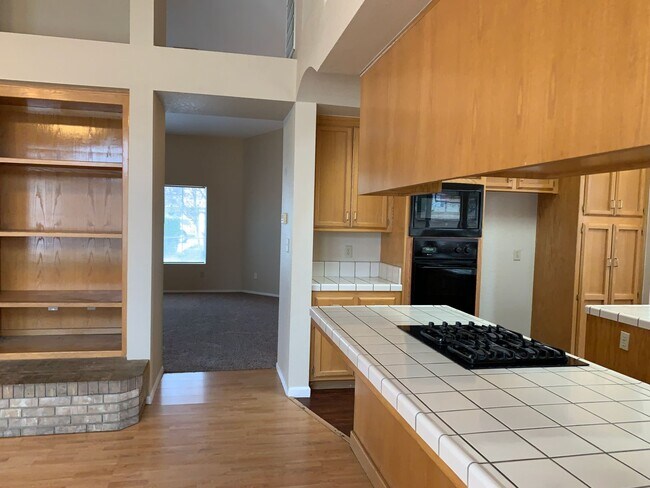 Building Photo - 8409 Tamworth St - SW - Beautiful 3 + Offi...