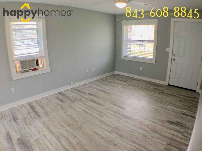 Building Photo - 1556 Kemper Ave