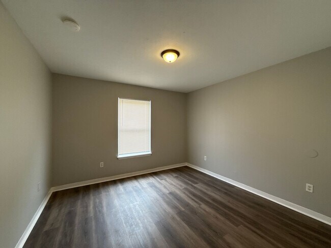 Building Photo - 2708 Greenwood Ave