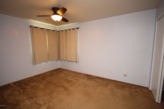 Building Photo - 2683 W Fanbrook Rd