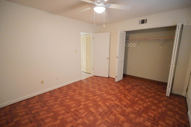 Building Photo - 2335 Parrot Ln