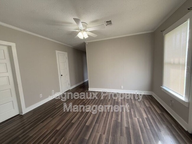 Building Photo - 116 S Stanford St