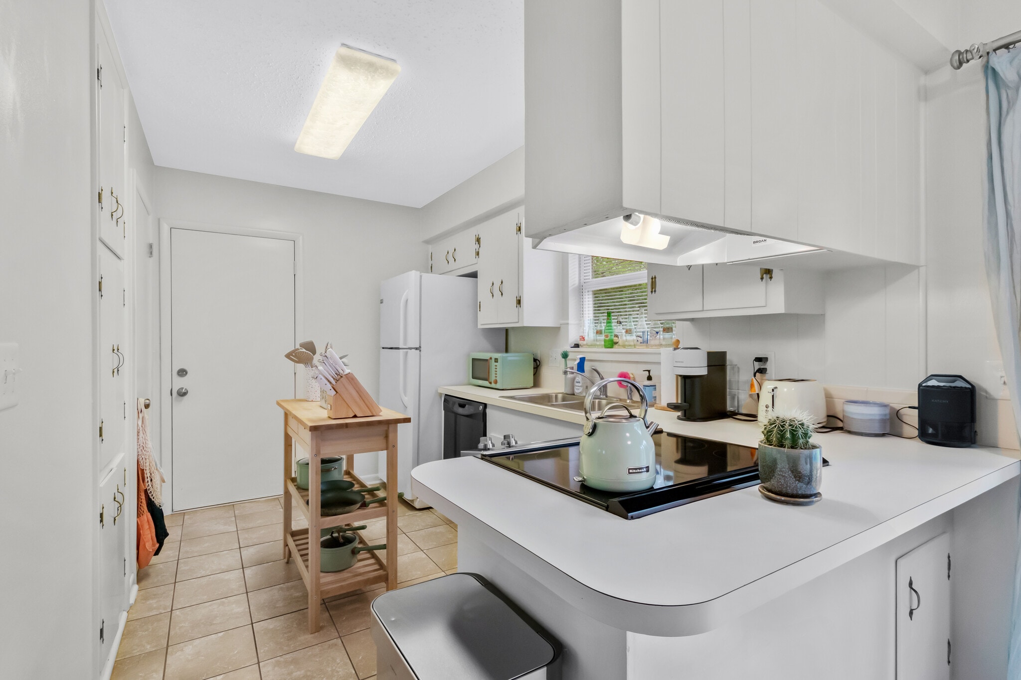 Building Photo - 840 W Davis St