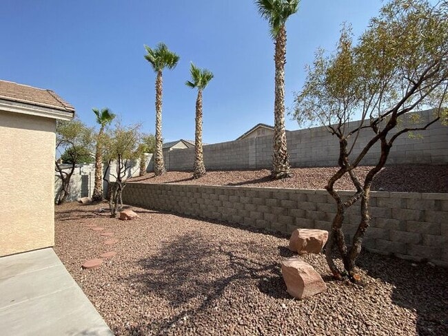 Building Photo - First Show: The first open showing is on 2/4 at 4PM. Please be prompt. We will be processing any ...