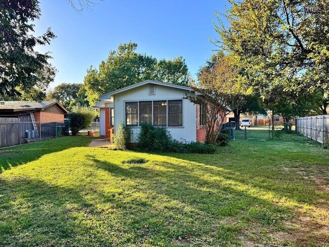 Building Photo - 4503 McCrory Ave