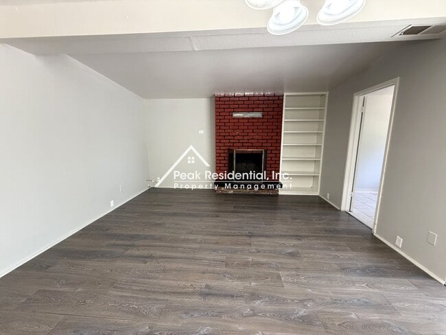 Building Photo - Mid-Century Modern 3bd/2ba Near Madison & ...