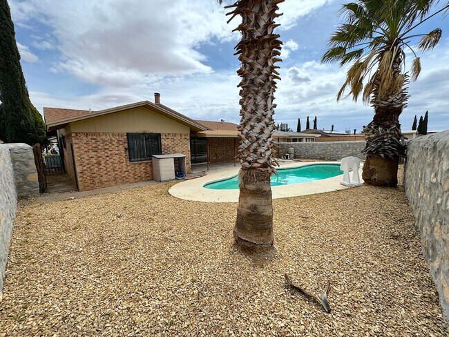 Building Photo - Northeast El Paso 3 Bed Refrig A/C with Pool!