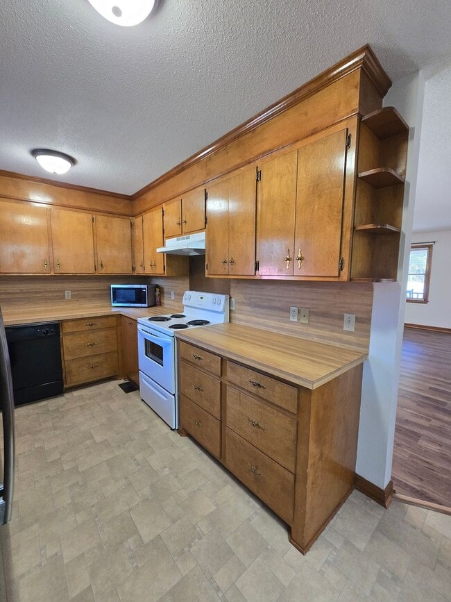 Building Photo - NEW LISTING!!!!!