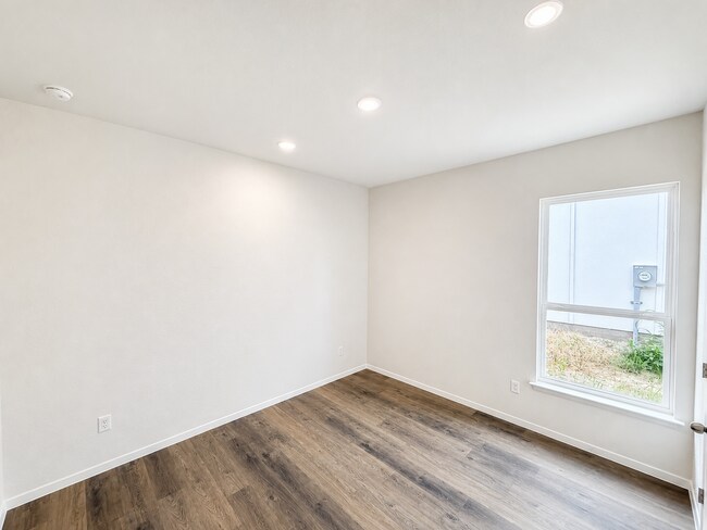 Building Photo - AVAILABLE NOW; APPLY TODAY ON OUR WEBSITE!!!