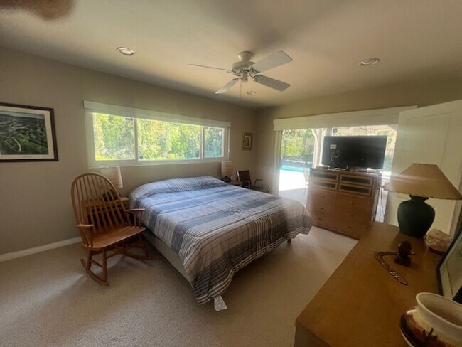 Building Photo - Beautiful One Level, 3 Bedroom, 3 Bathroom Tarzana Pool Home for Lease!