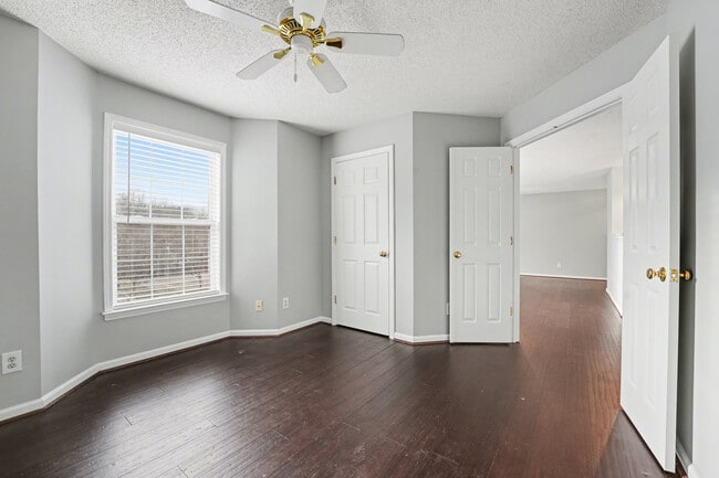 Building Photo - 421 Rivertree Ln