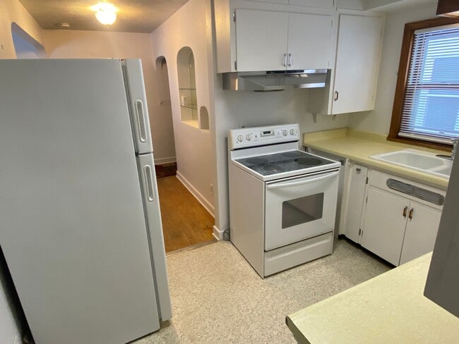 Building Photo - 2-Bedroom 1 Bath Ranch Style Home on Wausau's West Side