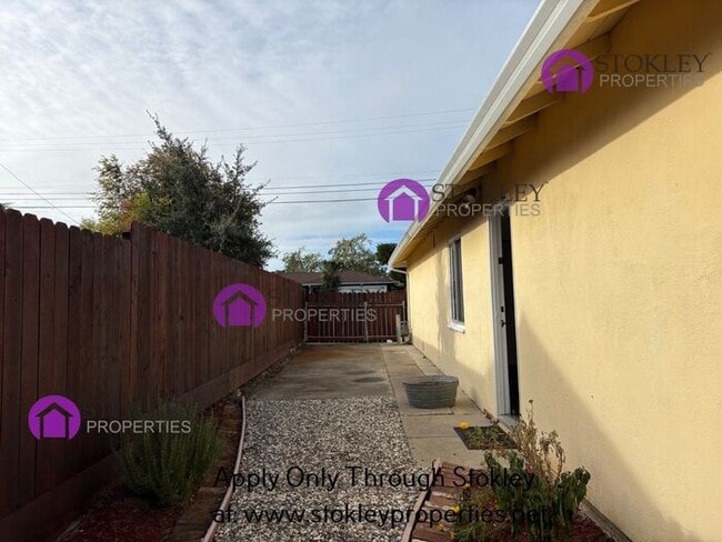 Building Photo - 1920 Encima Dr