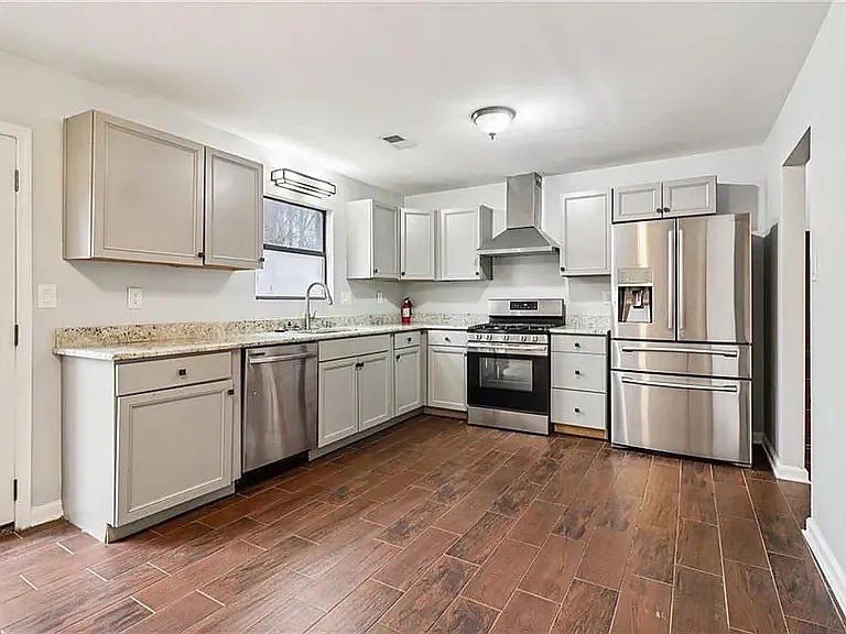 Building Photo - Room in House on Alicia Ct