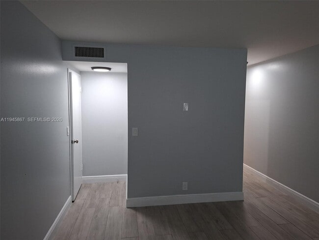 Building Photo - 301 Golden Isles Dr