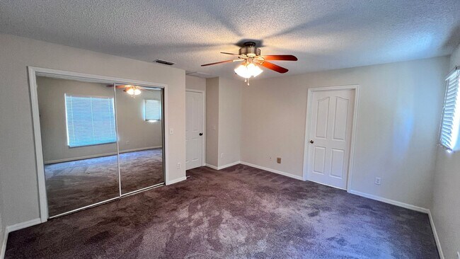 Building Photo - Upgraded Avalon Park 3 Bed/2.5 Bath Townhome!