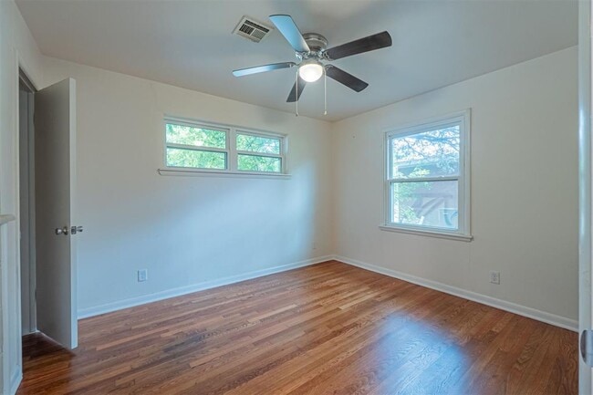 Building Photo - 1512 Bedford Ln