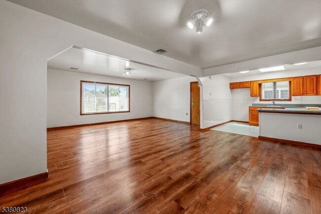 Building Photo - 939 Grove St