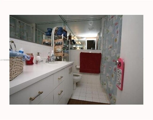 Building Photo - 6707 N Kendall Dr