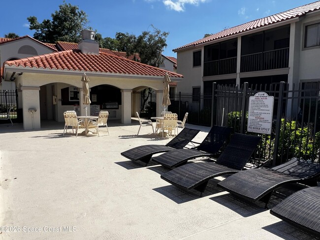 Building Photo - 1059 Country Club Dr