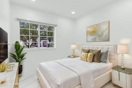 Building Photo - 4127 NE 30th St