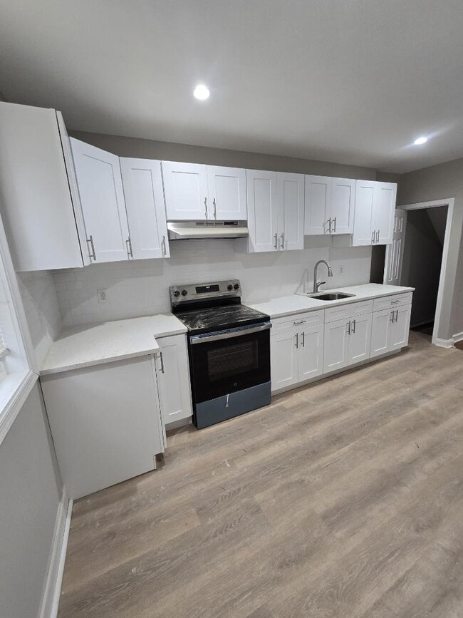 Building Photo - 2936 Tulip St