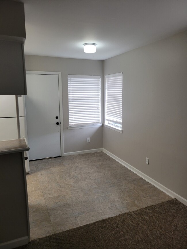 Building Photo - 2922 Randolph Rd