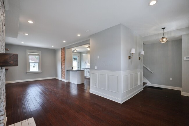 Building Photo - 693 Wilson Ave