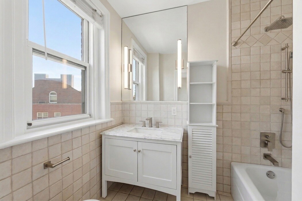 Building Photo - 1954 Columbia Rd NW