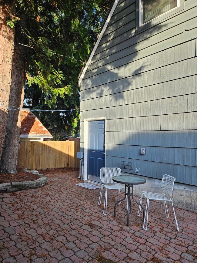 Building Photo - 10309 Stone Ave N