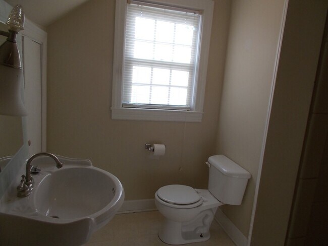 Building Photo - 216 Thomas Terrace