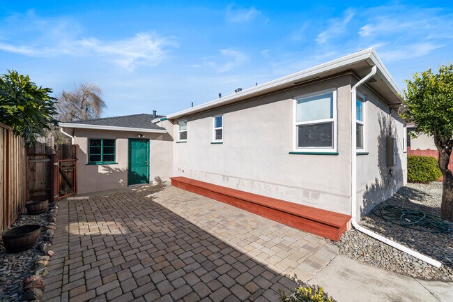 Building Photo - 316 Cupertino Way