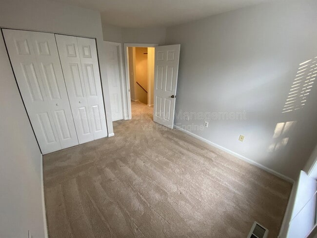 Building Photo - 11185 Kensington Pl