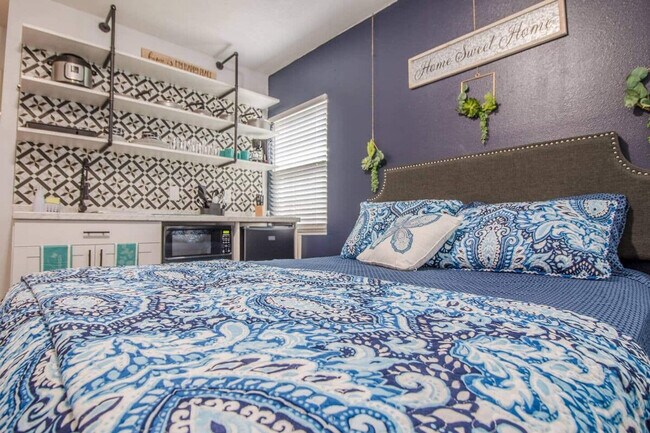 Building Photo - 2014 Newman St