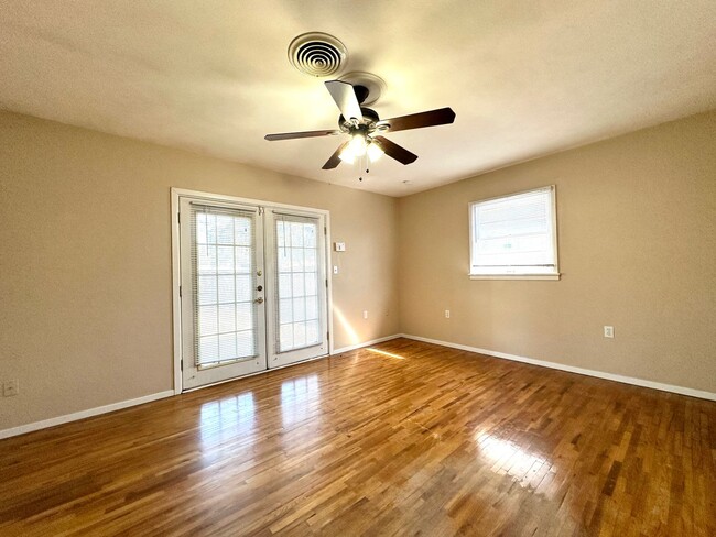 Building Photo - 3 Bed/2.5 Bath in LISD!