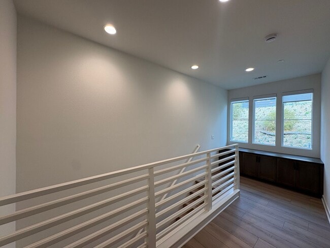 Building Photo - Modern 3BD/3BA in San Marcos