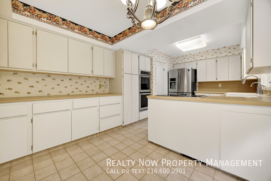 Building Photo - 2171 Cedarview Dr