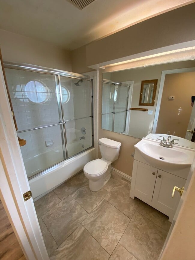 Building Photo - Beautiful 3 bed/2 bath home located near North Las Vegas