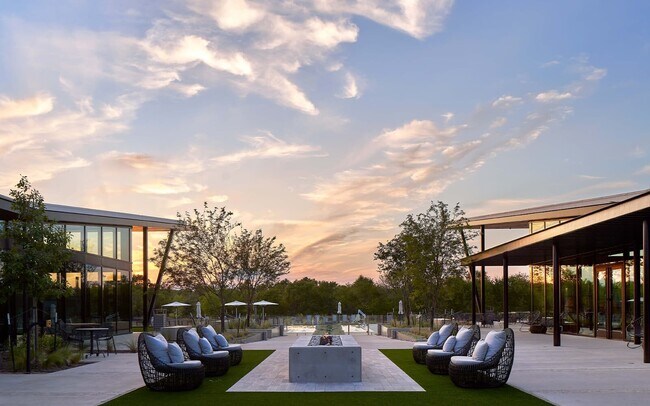 Building Photo - 7103 Silver Star Ln