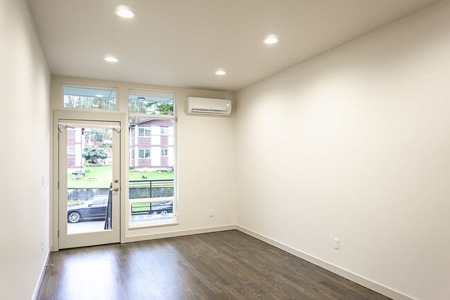 Building Photo - 3bd/2.5ba Seattle Townhome