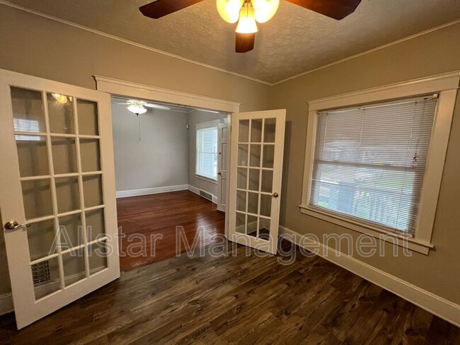 Building Photo - 3268 W 84th St