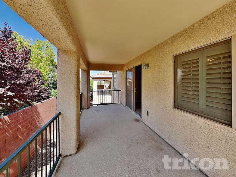 Building Photo - 10728 Khalua Ave