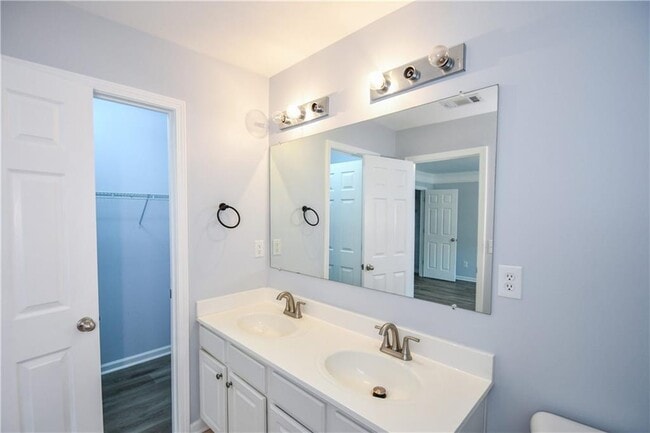 Building Photo - 2201 Landing Walk Dr