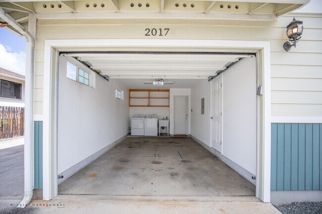 Building Photo - 2017 Fern St