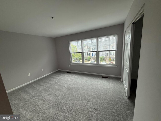Building Photo - 8645 Willow Leaf Ln