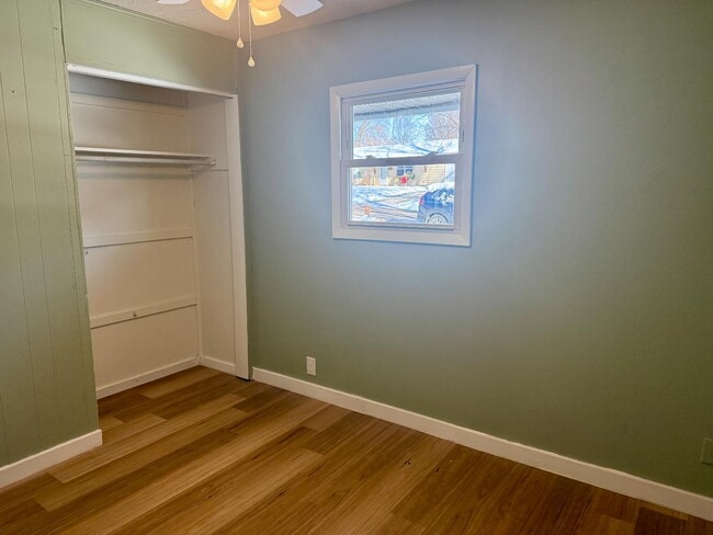 Building Photo - 1506 Crestview Dr