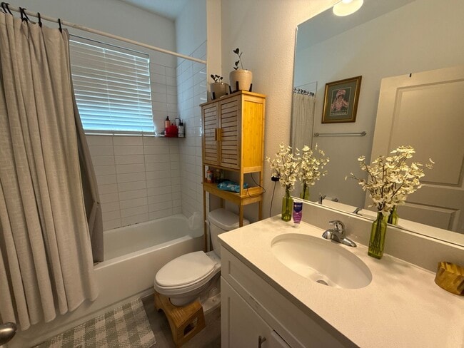 Building Photo - Beautiful 3 bedroom home near Downtown St ...