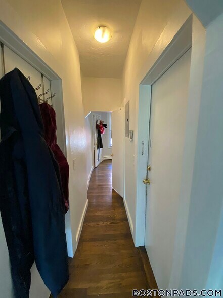 Building Photo - 106 Willow St