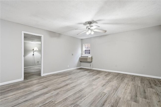 Building Photo - 212 Chandler St